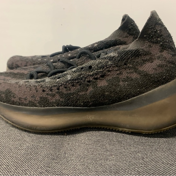 Yeezy Boost 380 Onyx Reflective - Picture 2 of 4